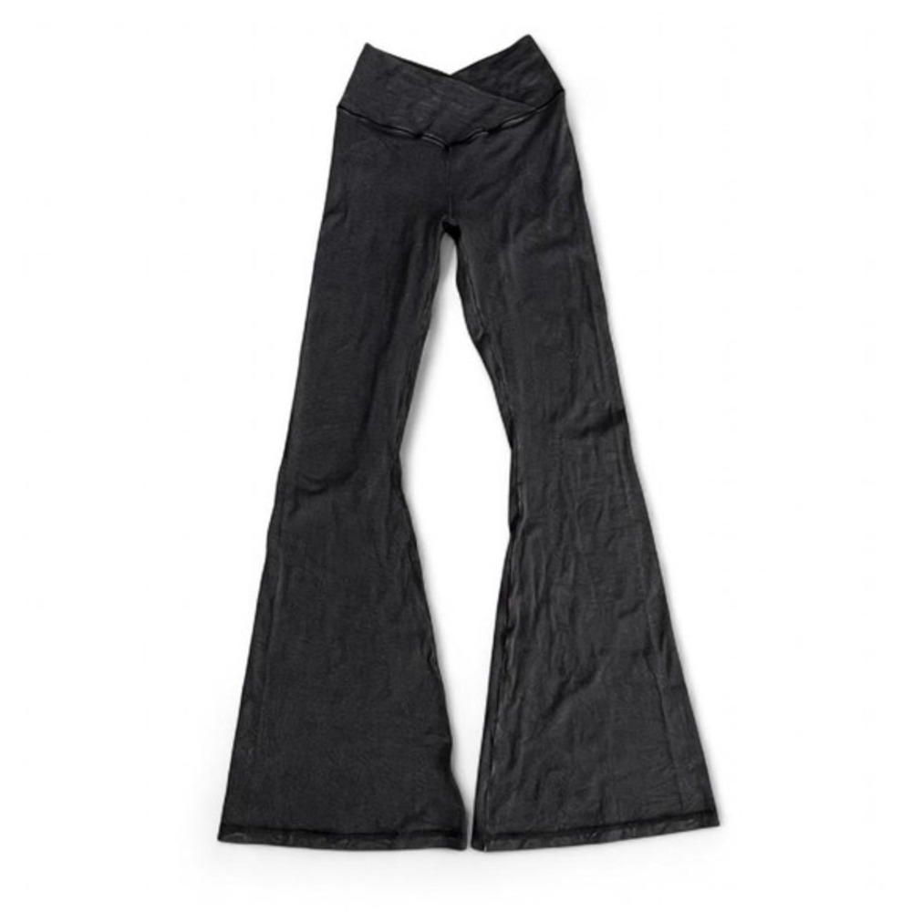 OFFLINE by Aerie Real Me Black Flare Yoga Pants Hi-Rise Small Short